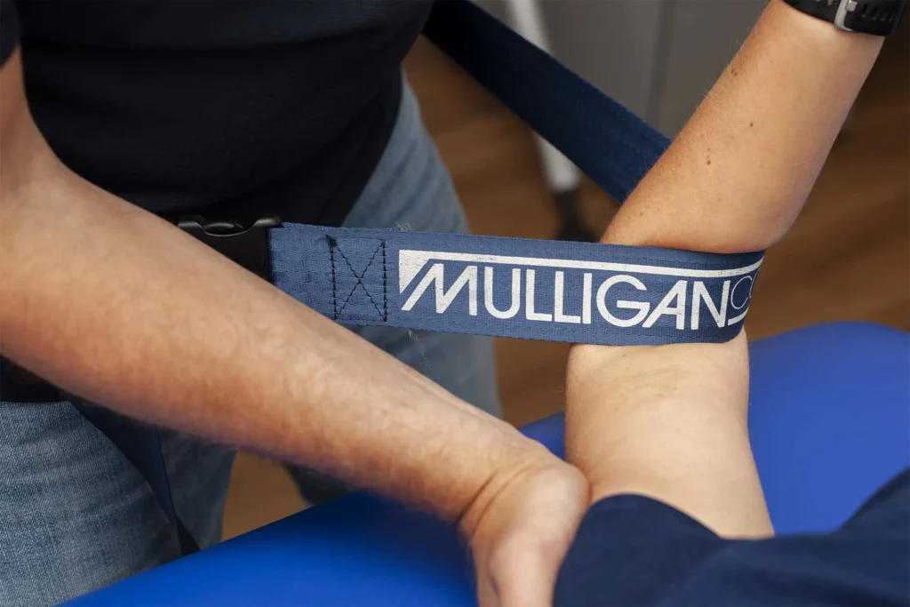 Εφαρμογή της μεθόδου Mulligan με θεραπευτικό ιμάντα